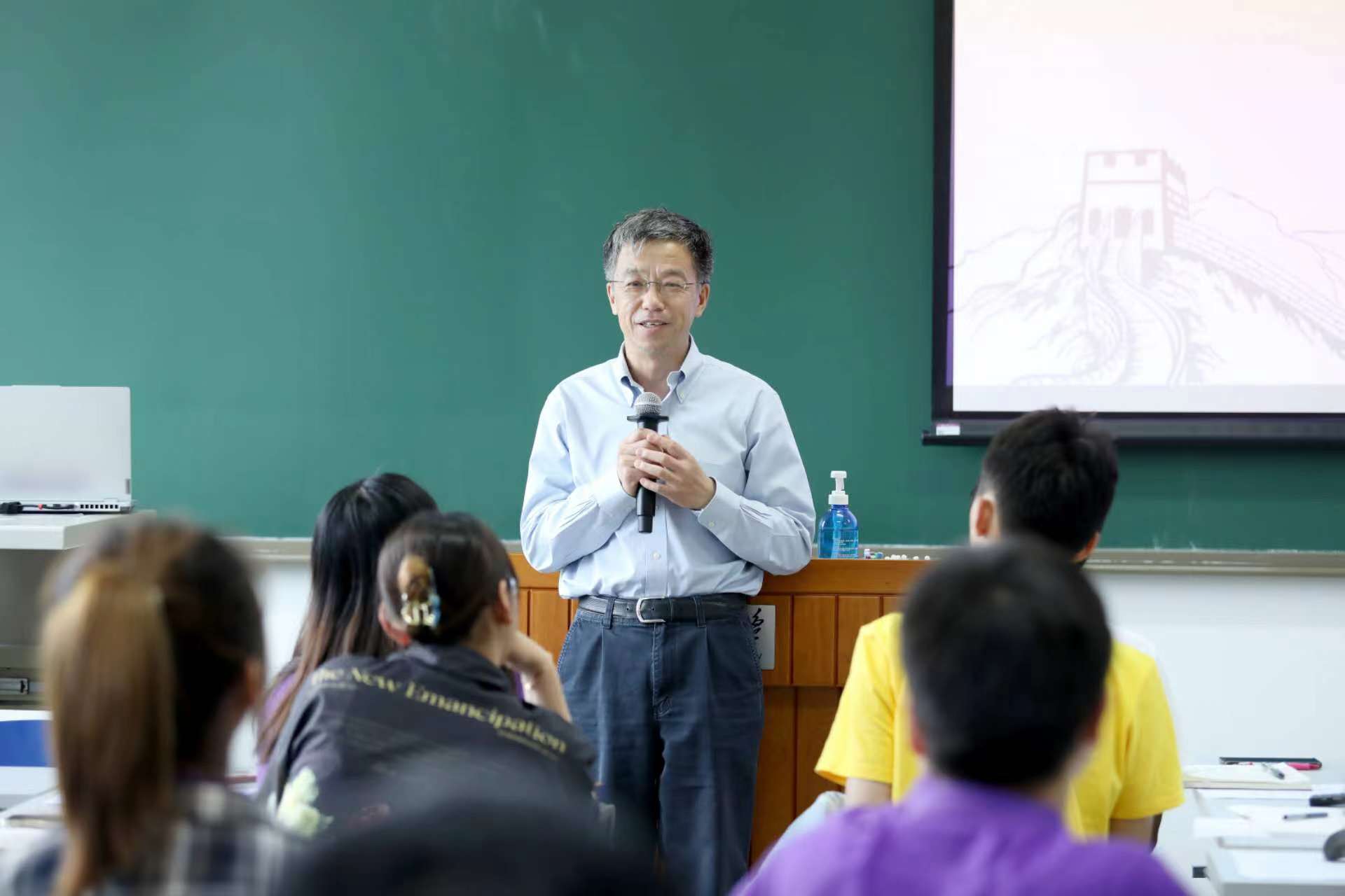 20230514-0033990威尼斯开展“百年接力,强国有我——奋进新征程”集中主题党团日-石家东-史宗恺参加清华、北大、南开三校联合主题党团日.jpg