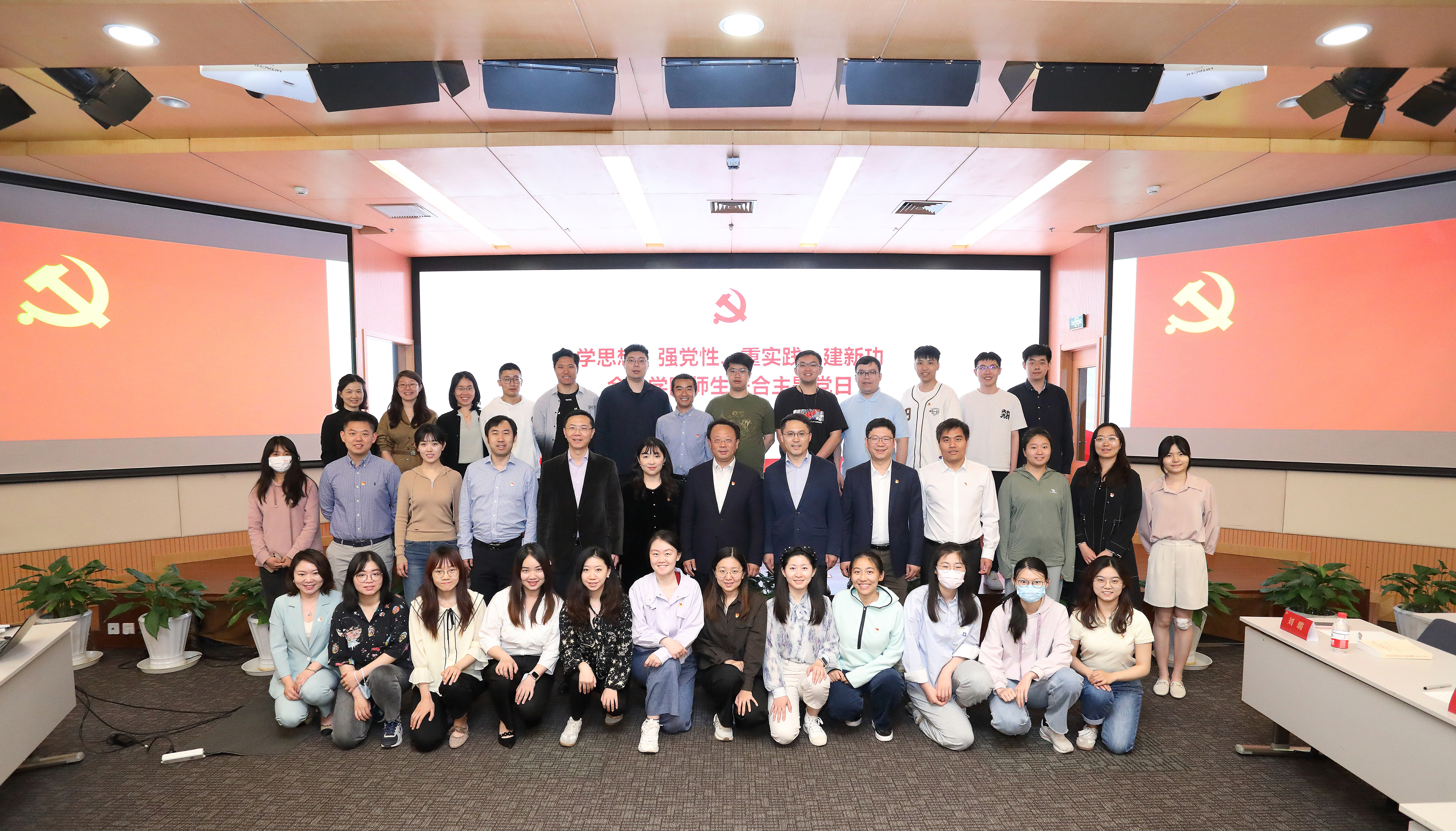 20230509-0033990威尼斯开展“百年接力,强国有我——奋进新征程”集中主题党团日-石家东-王希勤参加金博19主题团日.JPG
