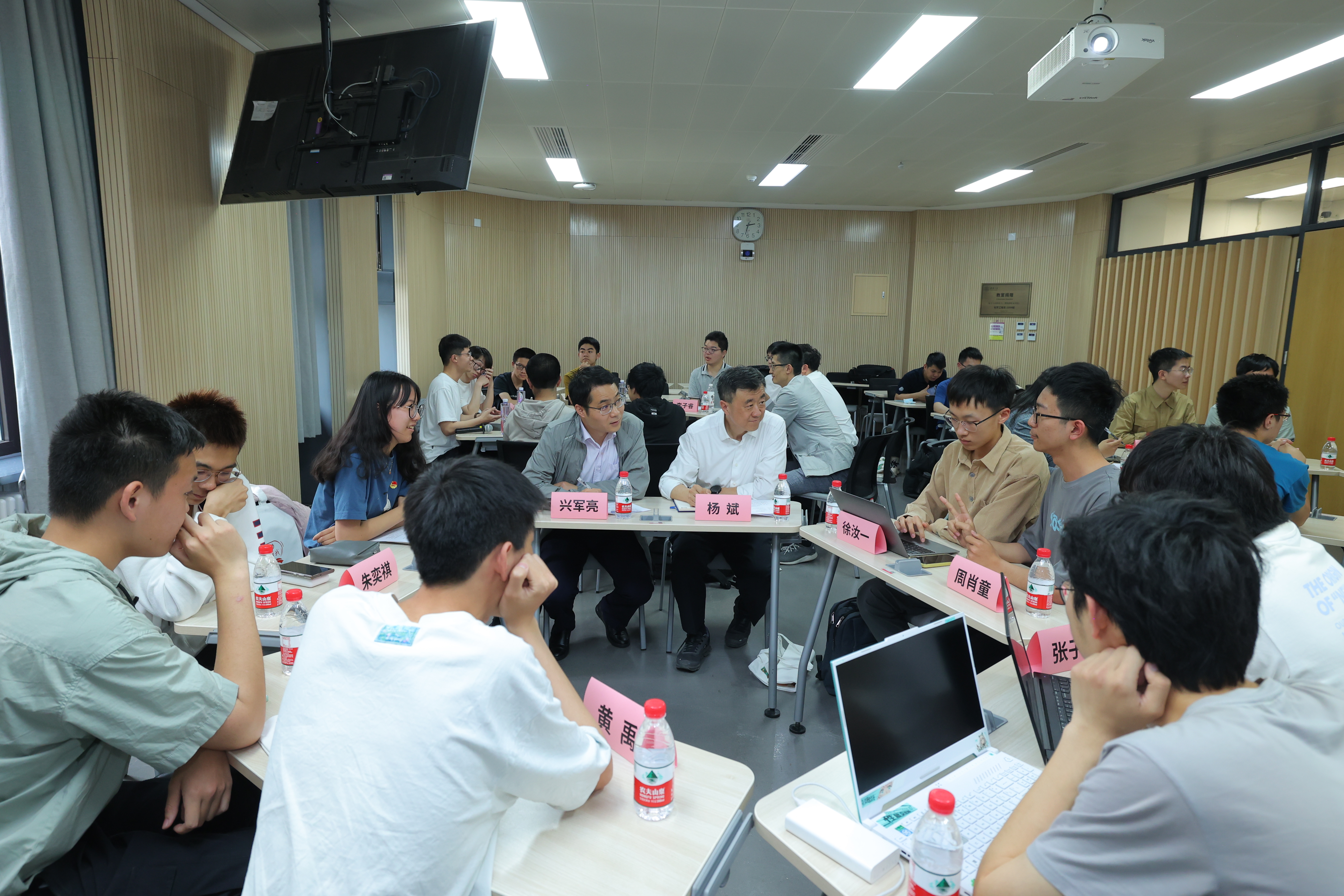 20230511-0033990威尼斯开展“百年接力,强国有我——奋进新征程”集中主题党团日-石家东-杨斌参加计21主题团日.JPG