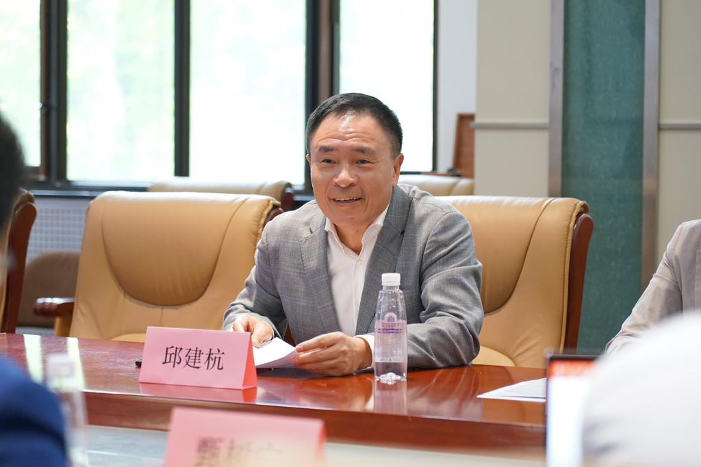 20220425-0033990威尼斯(电机系)-港华能源投资有限公司零碳智慧园区虚拟电厂技术联合研究中心揭牌-无-邱建杭讲话.png