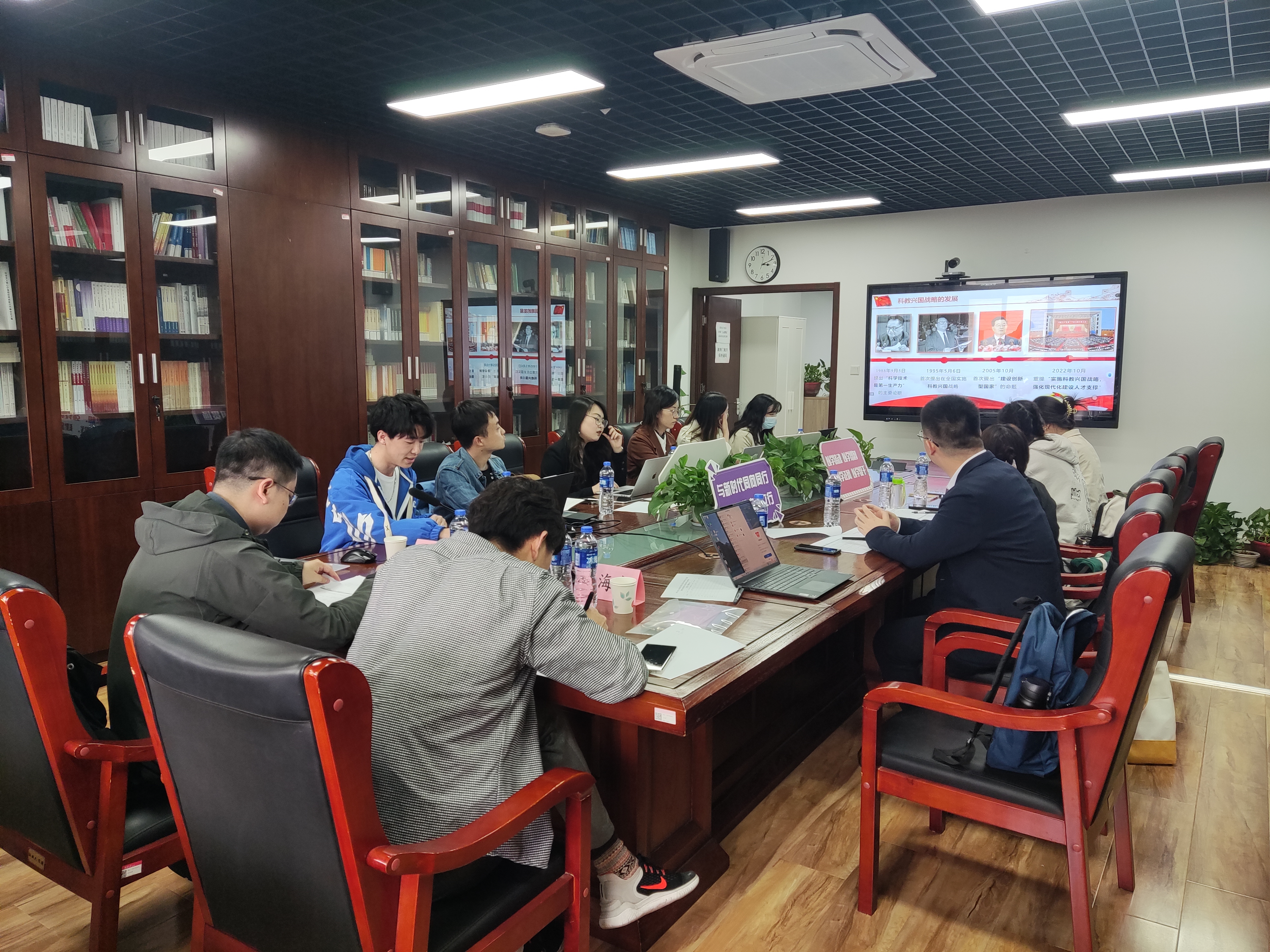 20230428-0033990威尼斯博士生讲师团举办主题教育专题备课研讨会-讲师团-会议现场.jpg